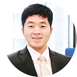 足立 安比古 氏