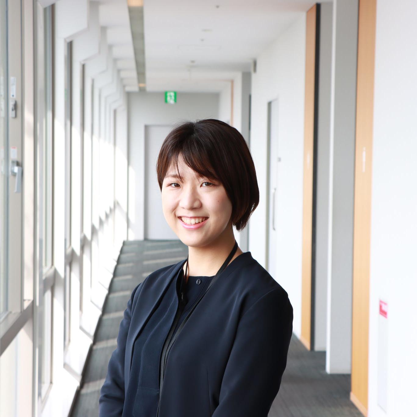東本 真奈 氏